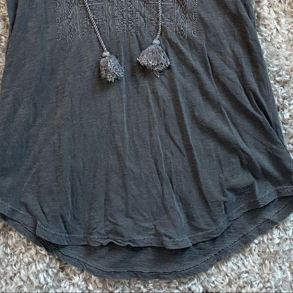LUCKY BRAND || Woman’s gorgeous Bohemian Pom Pom ruffle charcoal top tribal - Picture 7 of 9